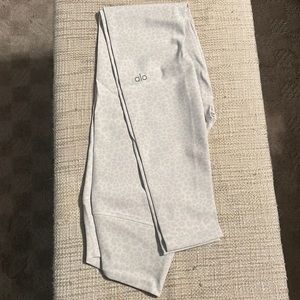 alo white cheetah print legging, Size S